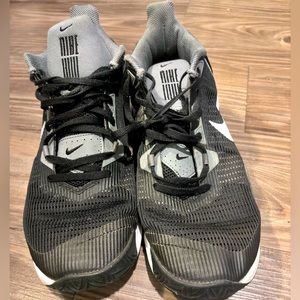 Nike Airmax Impact 3, black/gray/white mens shoes size 10; 8/10 condition